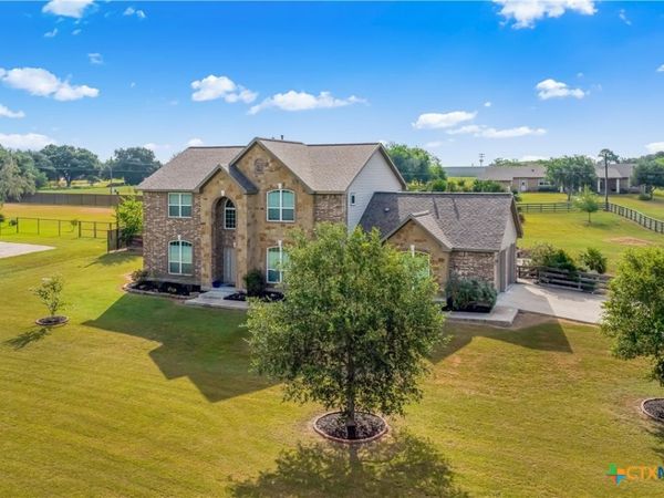559 County Road 002 , Hallettsville, TX 77964