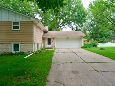 7018 James Avenue N, Brooklyn Center, MN 55430