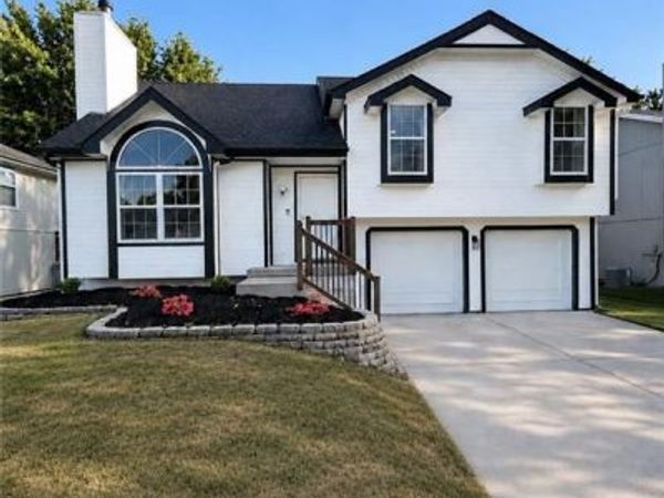 10624 N Wallace Avenue, Kansas City, MO 64157