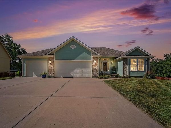 2004 NE 196th Place, Smithville, MO 64089