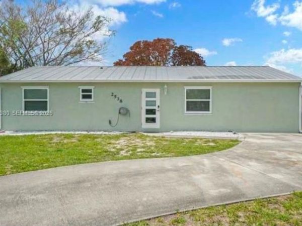 2538 SE Allen ST , Port St. Lucie, FL 34984