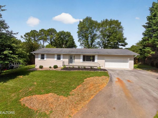 1221 Southbreeze Circle, Knoxville, TN 37919