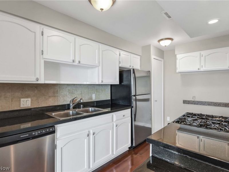 12900 Lake Avenue, Unit 327, Lakewood, OH 44107 Photo 14
