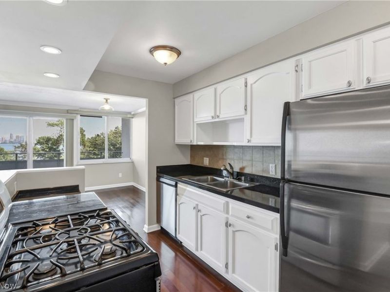 12900 Lake Avenue, Unit 327, Lakewood, OH 44107 Photo 17