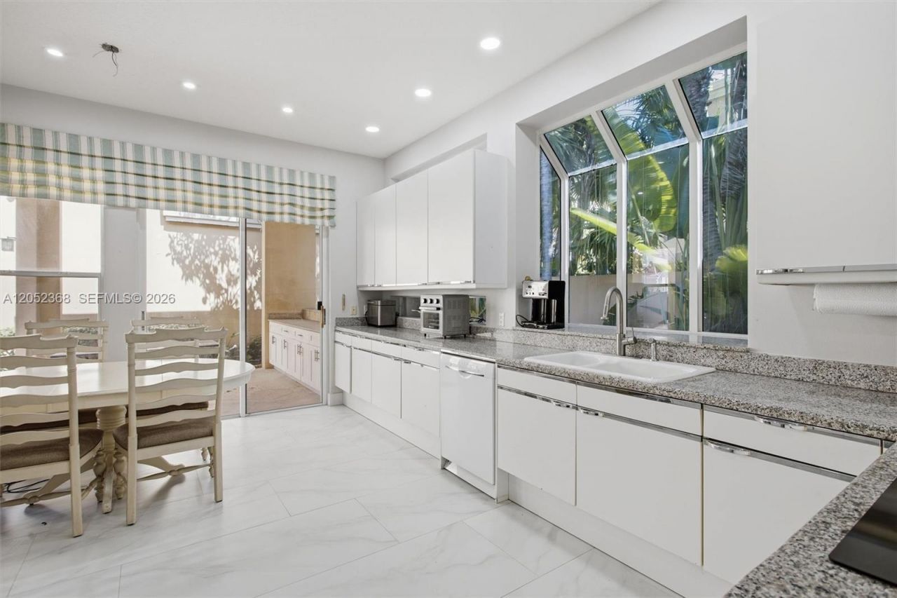3722 NE 208th Ter , Aventura, FL 33180 Photo