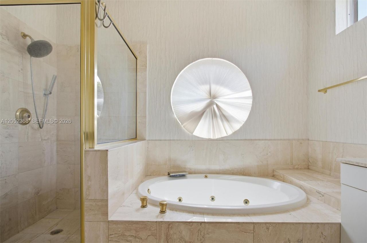 3722 NE 208th Ter , Aventura, FL 33180 Photo