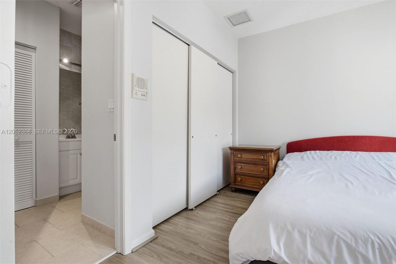 3722 NE 208th Ter , Aventura, FL 33180 Photo