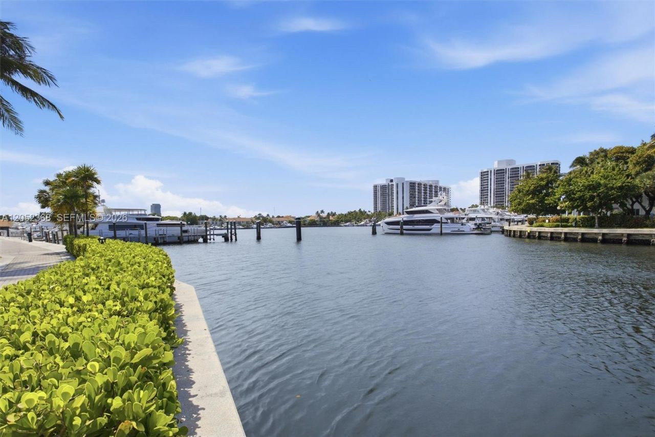 3722 NE 208th Ter , Aventura, FL 33180 Photo