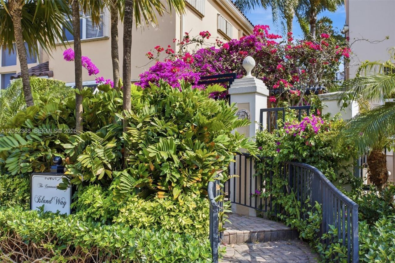 3722 NE 208th Ter , Aventura, FL 33180 Photo