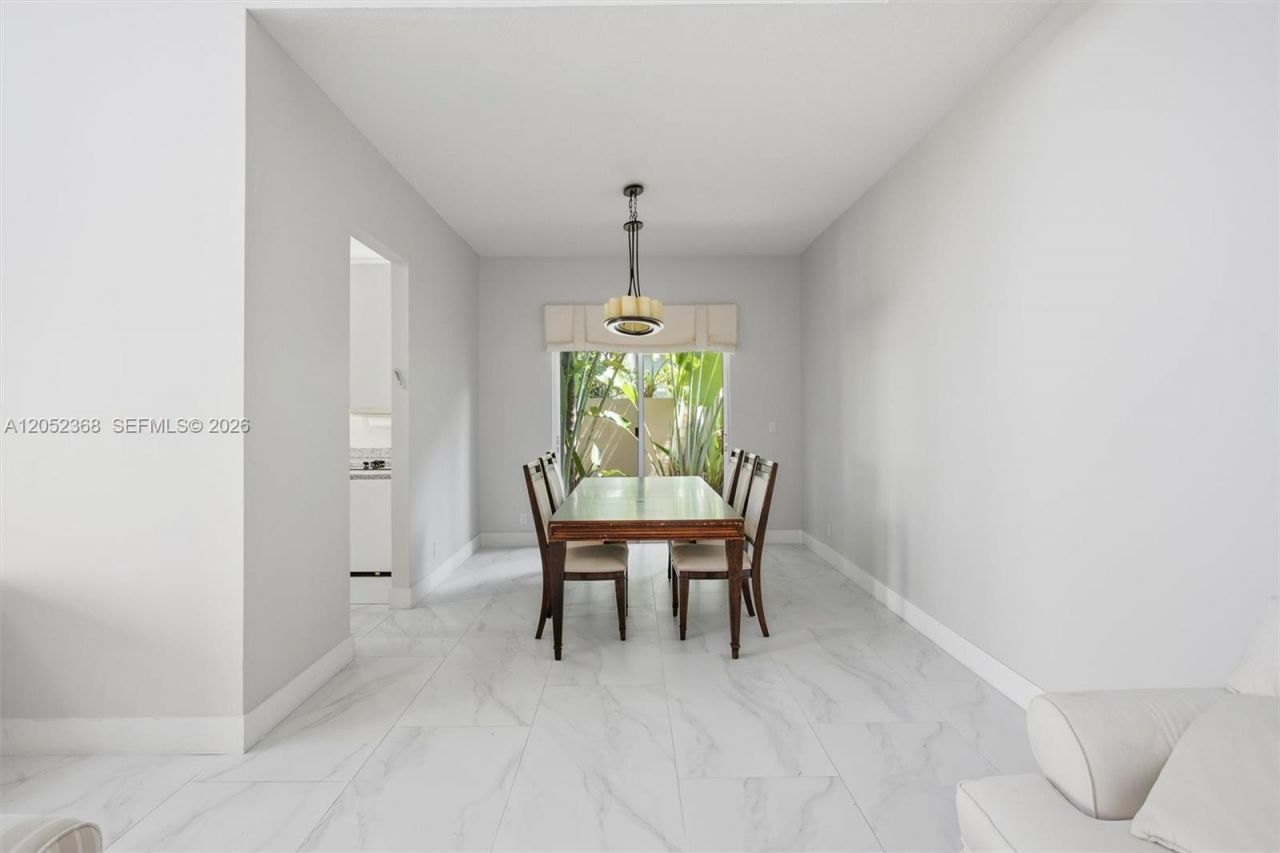 3722 NE 208th Ter , Aventura, FL 33180 Photo