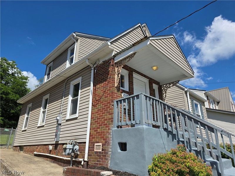 239 Hollywood Boulevard, Steubenville, OH 43952 Photo 2