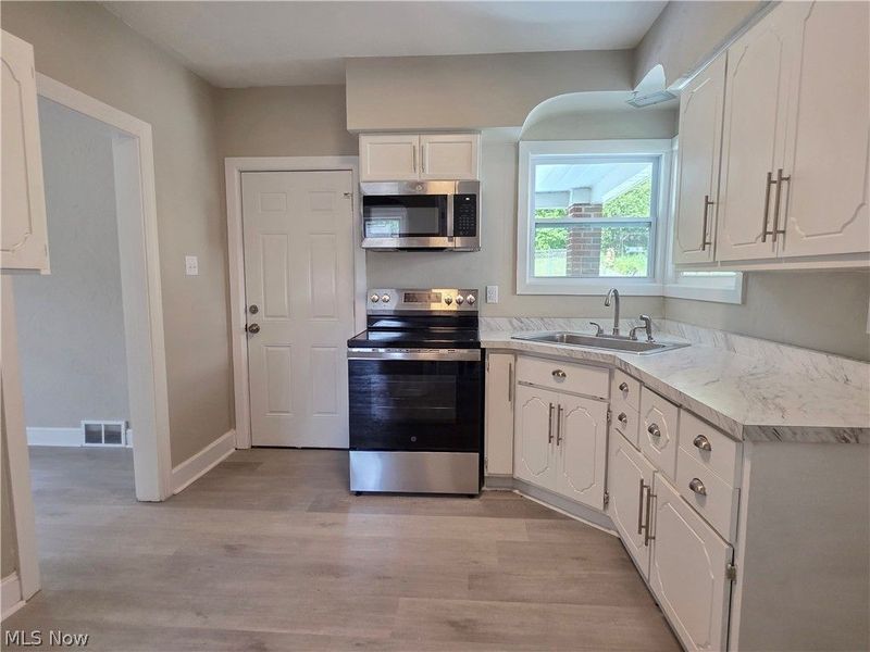 239 Hollywood Boulevard, Steubenville, OH 43952 Photo 9