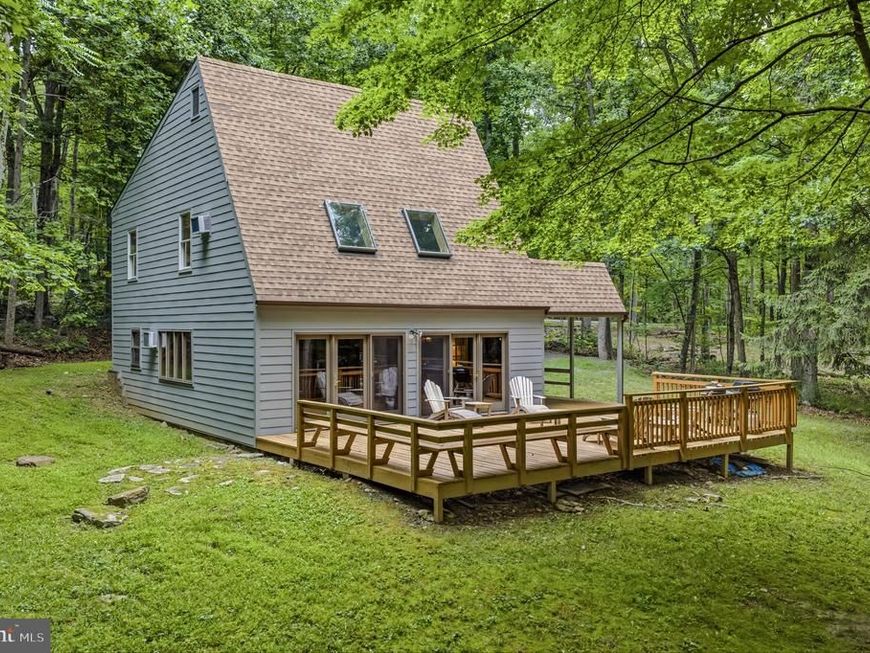221 Mountainside Road, Berkeley Springs, WV 25411 Main Photo