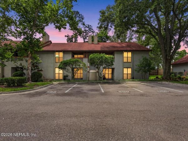 506 CLUBHOUSE Court, Unit 506, Jacksonville, FL 32256