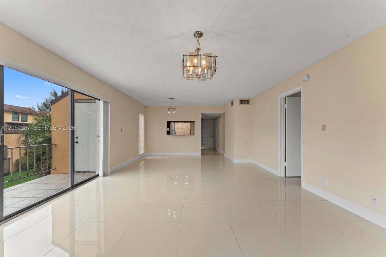 430 Commodore Dr , Unit 310, Plantation, FL 33325 Photo