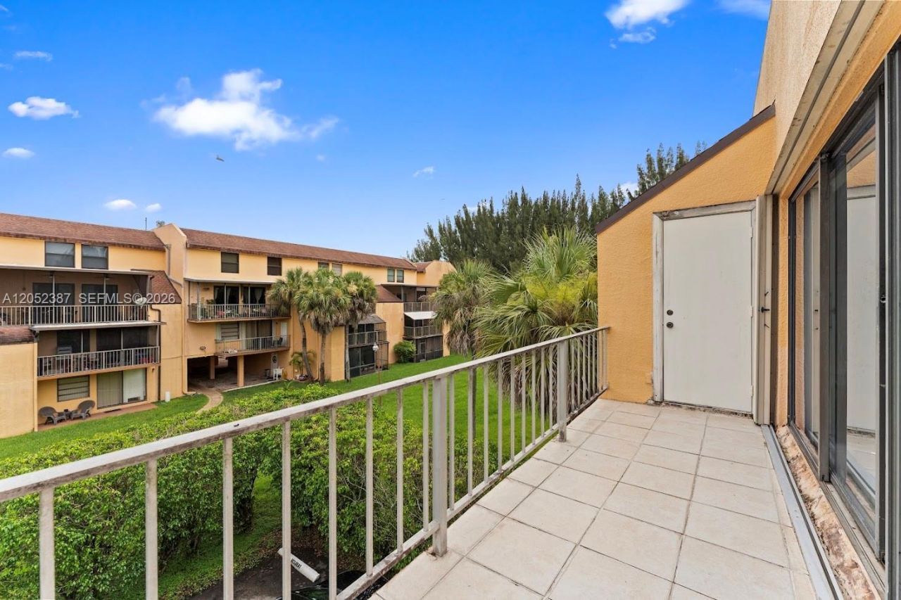 430 Commodore Dr , Unit 310, Plantation, FL 33325 Photo