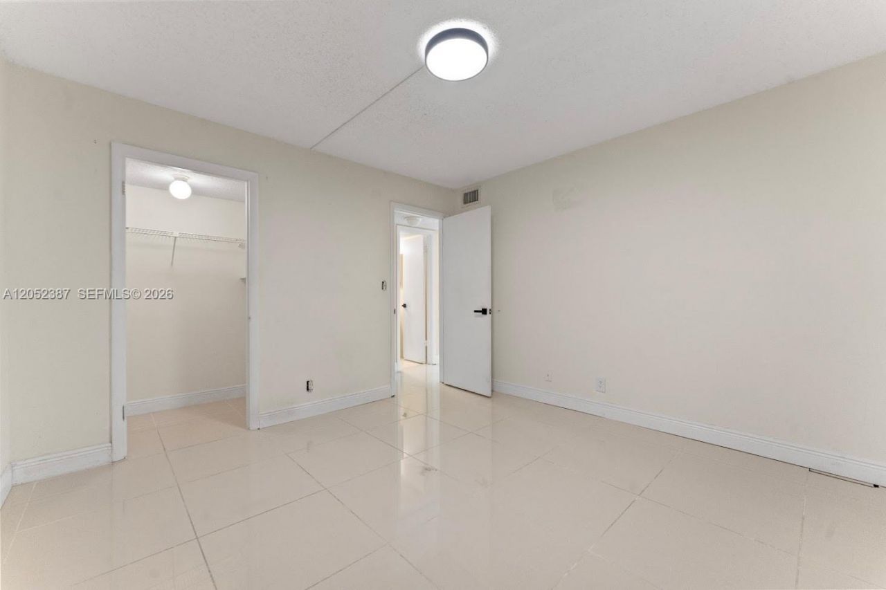 430 Commodore Dr , Unit 310, Plantation, FL 33325 Photo
