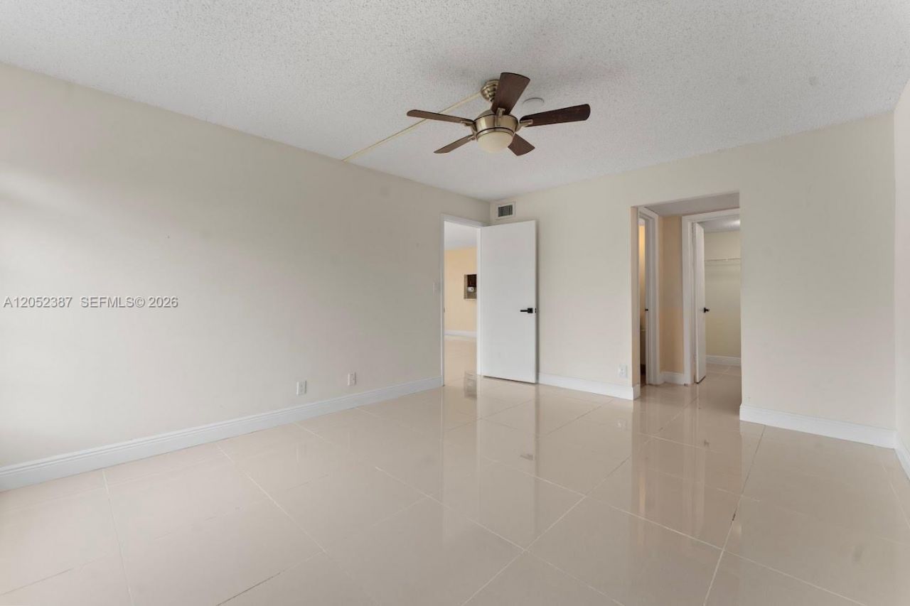 430 Commodore Dr , Unit 310, Plantation, FL 33325 Photo