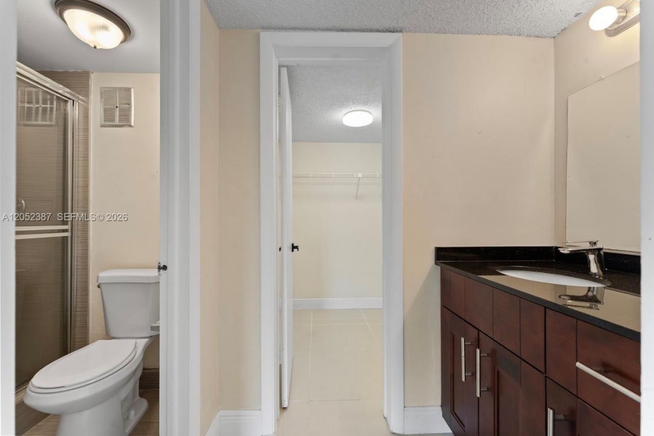 430 Commodore Dr , Unit 310, Plantation, FL 33325 Photo