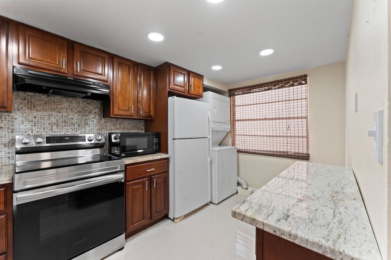 430 Commodore Dr , Unit 310, Plantation, FL 33325 Photo