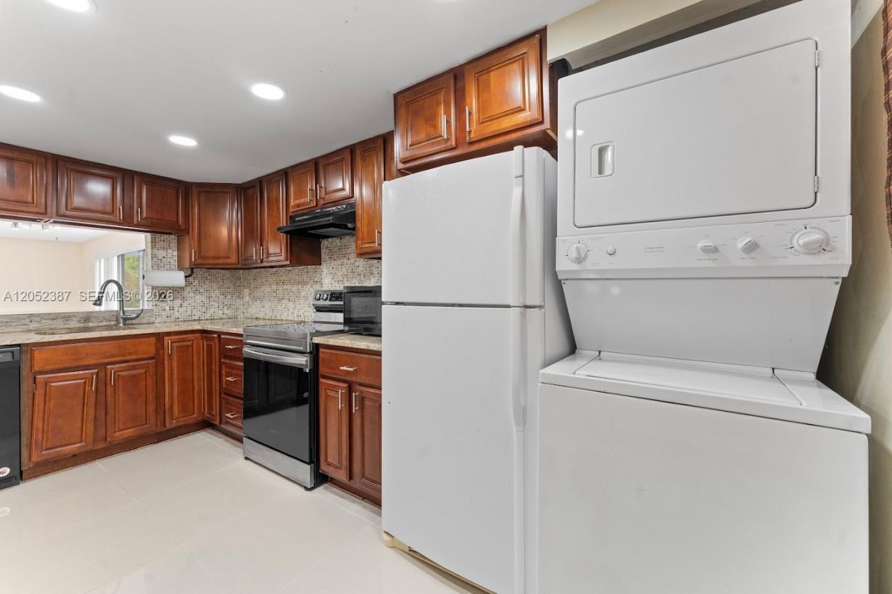 430 Commodore Dr , Unit 310, Plantation, FL 33325 Photo