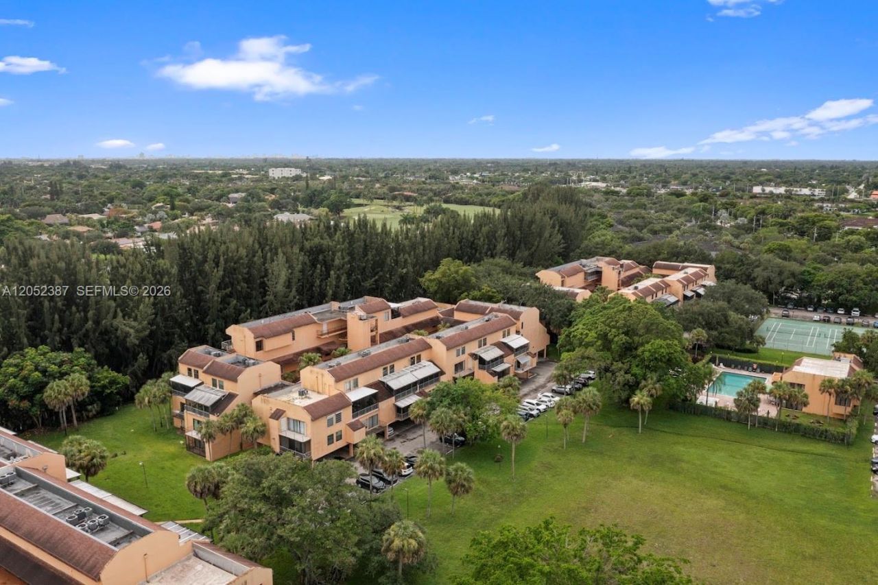430 Commodore Dr , Unit 310, Plantation, FL 33325 Photo