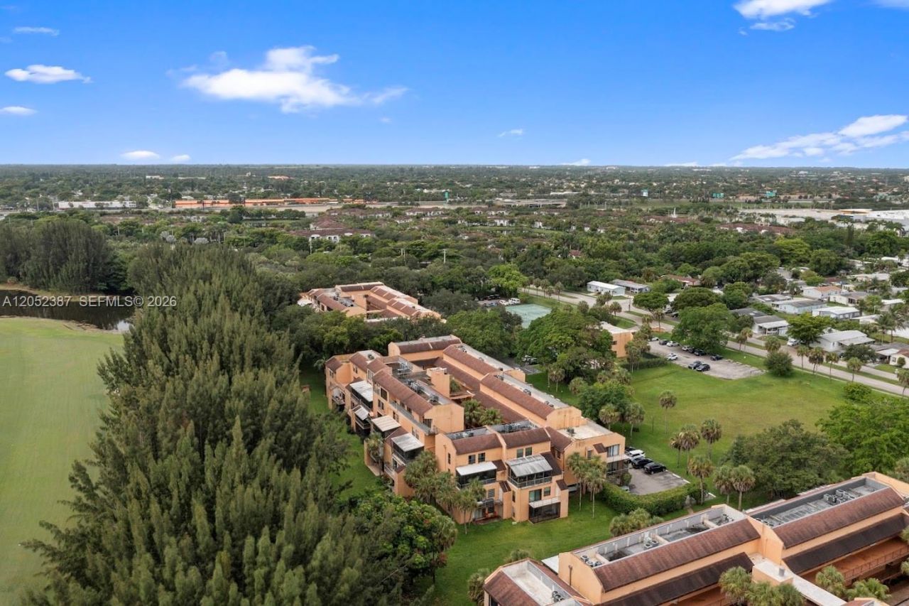 430 Commodore Dr , Unit 310, Plantation, FL 33325 Photo
