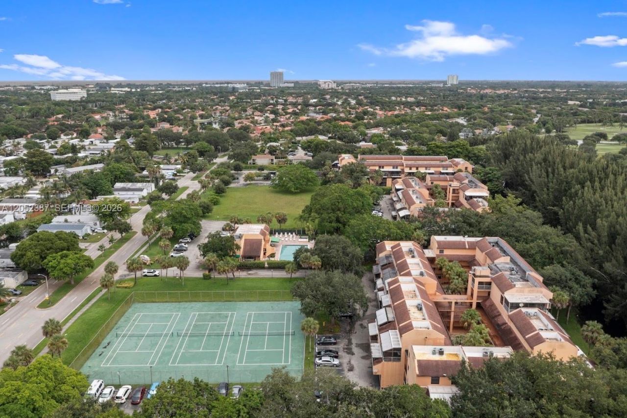 430 Commodore Dr , Unit 310, Plantation, FL 33325 Photo