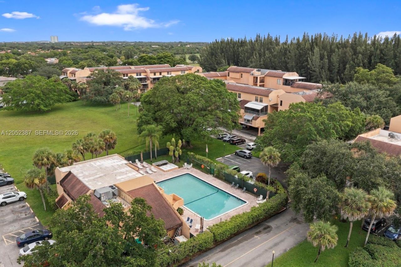 430 Commodore Dr , Unit 310, Plantation, FL 33325 Photo