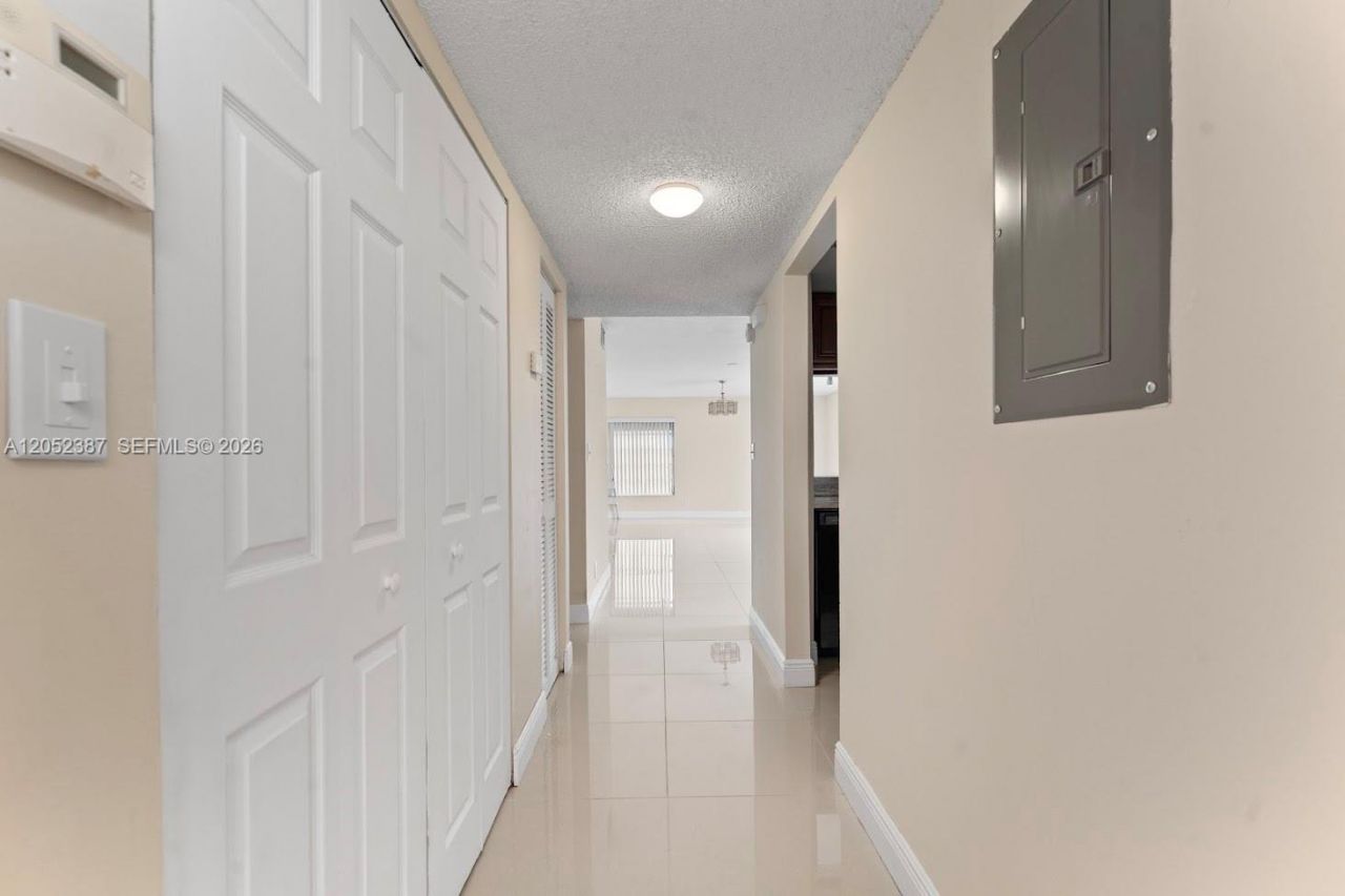 430 Commodore Dr , Unit 310, Plantation, FL 33325 Photo