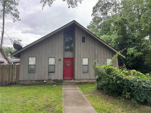 200 PEAR Street , Covington, LA 70433