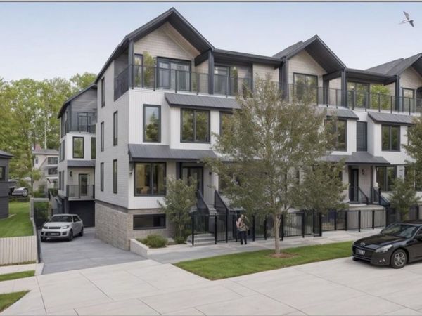 624 Manchester Rd, Unit #8, Victoria, BC V8T 2P1