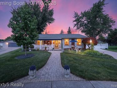 22386 Donnelly Court, Brownstown Twp, MI 48193