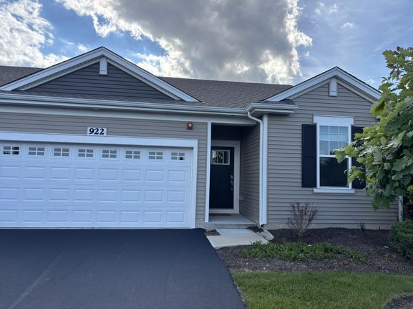 922 Darwin Street , North Aurora, IL 60542