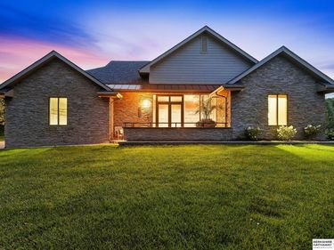 21428 Hickory Street, Elkhorn, NE 68022