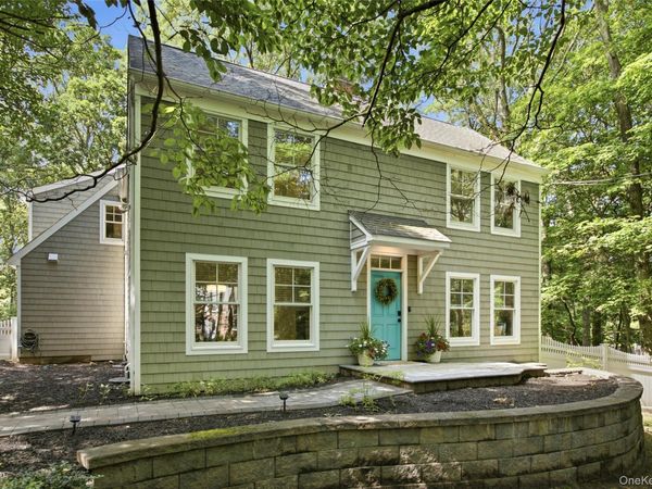 18 W Meadow Road , Setauket, NY 11733