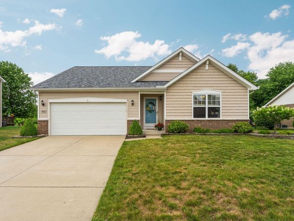28820 Apple Blossom Drive, Flat Rock, MI 48134