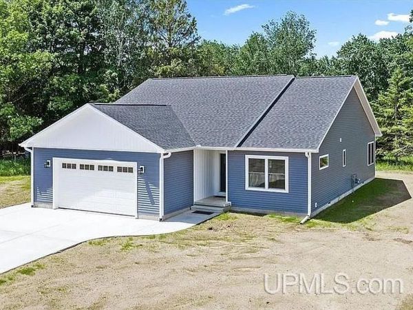 820 Willow Creek Road, Escanaba, MI 49829