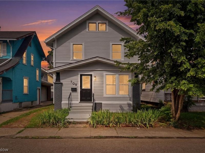 709 Columbus Ave NW, Canton, OH 44708 Photo 2