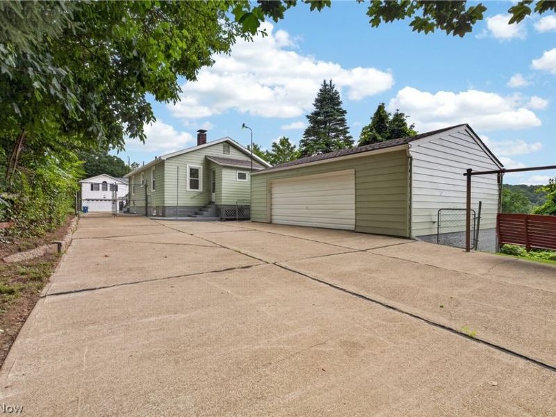 426 Queisner Avenue, Lowellville, OH 44436 Photo 2