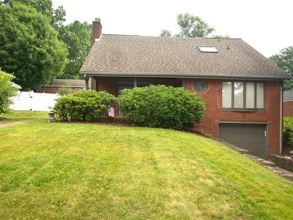 1816 Park Circle Dr , Glenshaw, PA 15116
