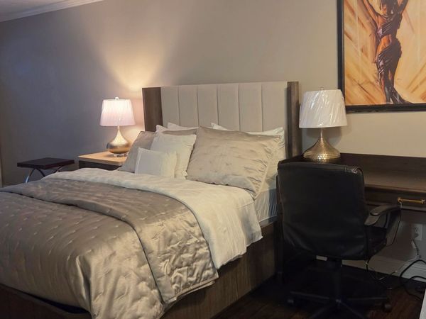 21 Delmont Drive, Unit 06, Atlanta, GA 30305