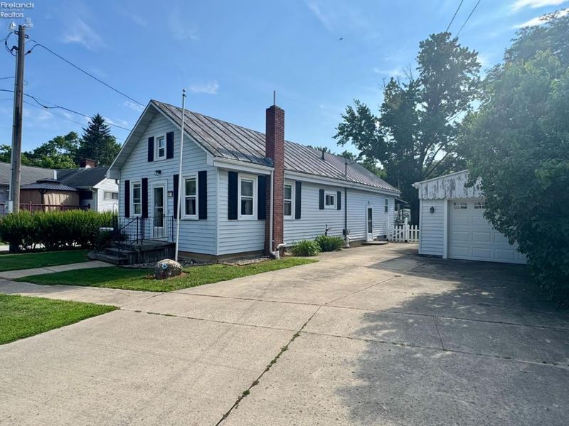 20 S Hamilton Street, Monroeville, OH 44847 Photo 2