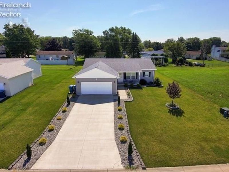 247 Caleb Drive, Fremont, OH 43420 Photo 2