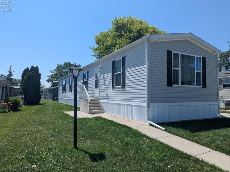 1727 S Morningside Drive, Port Clinton, OH 43452 Photo 1