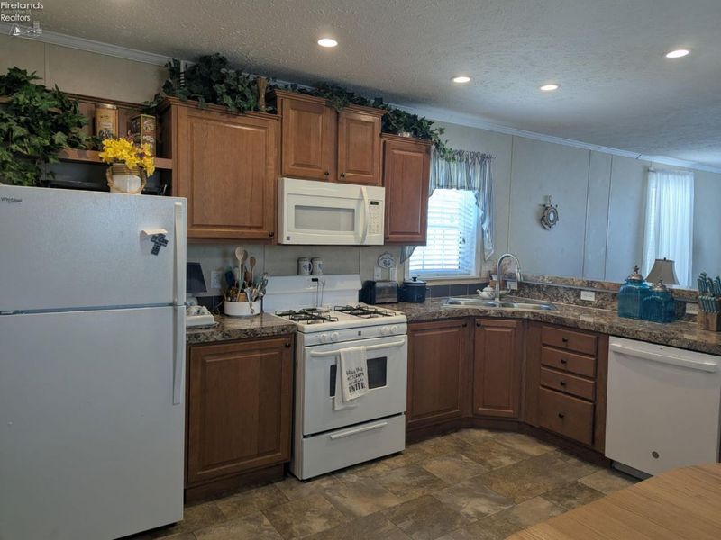 1727 S Morningside Drive, Port Clinton, OH 43452 Photo 4