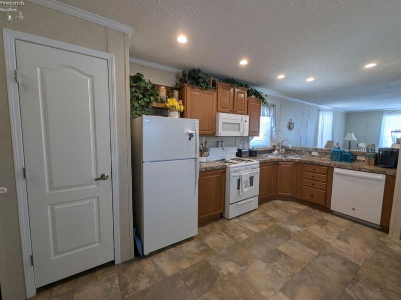 1727 S Morningside Drive, Port Clinton, OH 43452 Photo 5