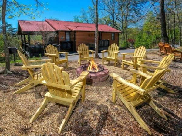 623 Iron Mountain Road, Pigeon Forge, TN 37863