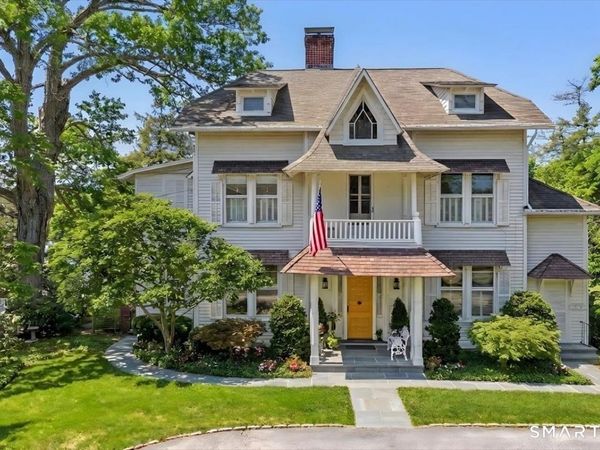 10 Scholes , Essex, CT 06426