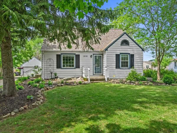 1016 Guthrie ROAD, Waukesha, WI 53186
